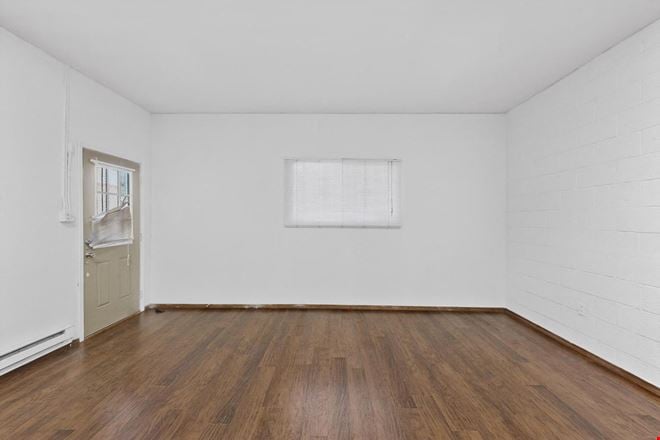 768 SF Retail/Office High Traffic Location