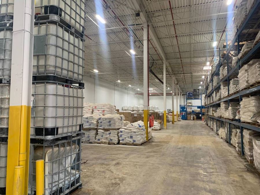 5k - 10k sqft shared industrial warehouse for rent in Chicago