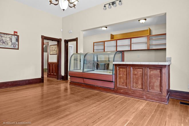 Historic Retail/Hotel/2nd Gen Restaurant/Event Space in Downtown Alachua, Florida