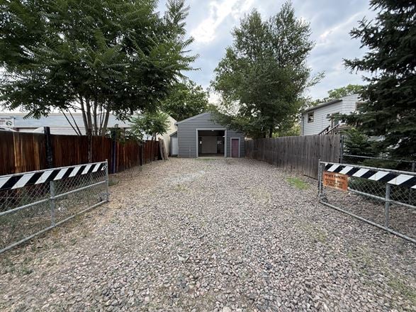 Rare Free Standing Bldg with Fenced Yard