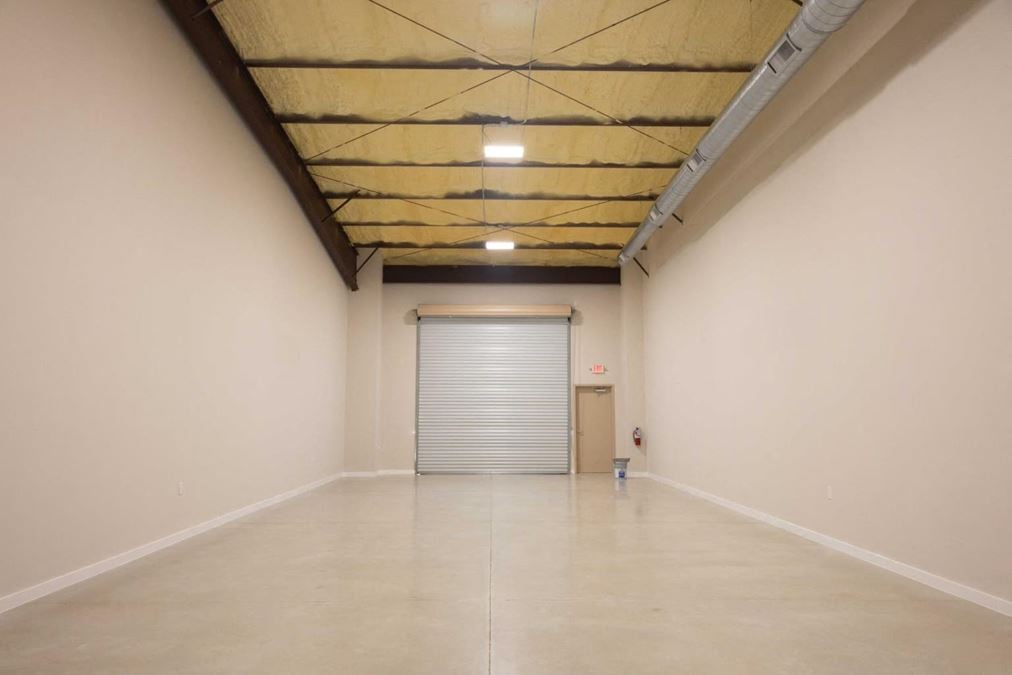 2,000 sqft private industrial warehouse for rent in Cedar Park