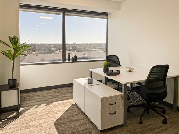 Regus - Westmont - Oakmont Plaza Drive