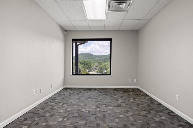 2 Executive Suites 