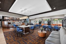 Courtyard by Marriott Addison/Midway