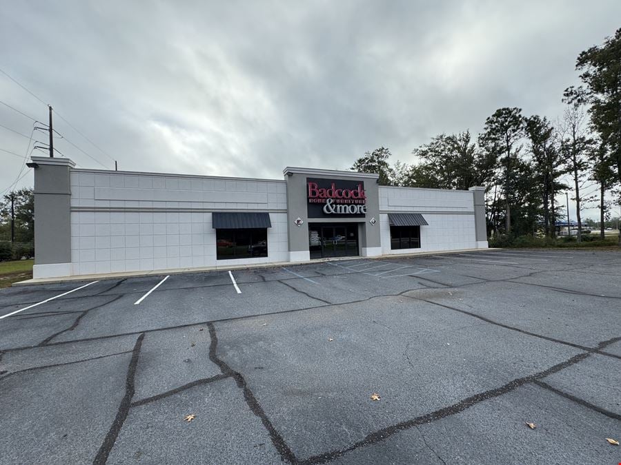 Retail Building & Lot For Sale