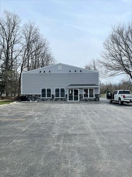 Photo of commercial space at 2504 Roosevelt Road in Valparaiso