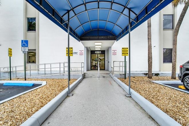 Plantation Medical Plaza