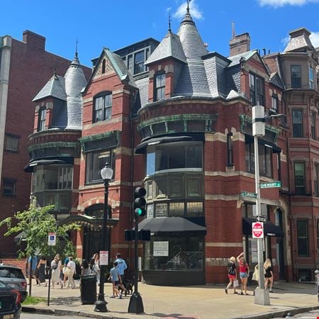 Retail space for Rent at 109 Newbury Street in Boston
