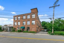 103 Roxbury St