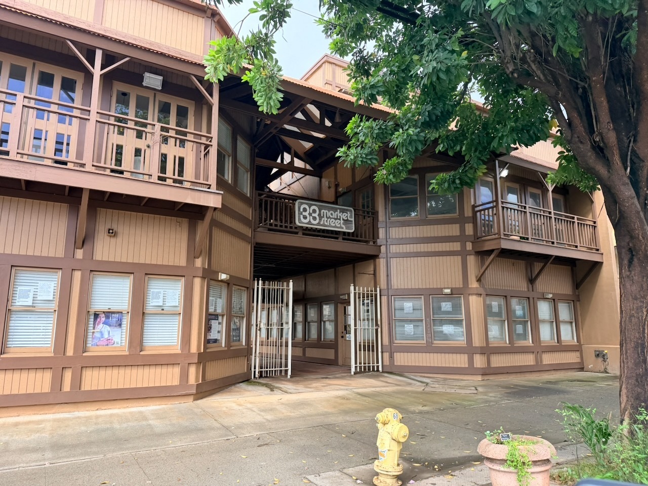 33 N Market St, Wailuku, HI 96793
