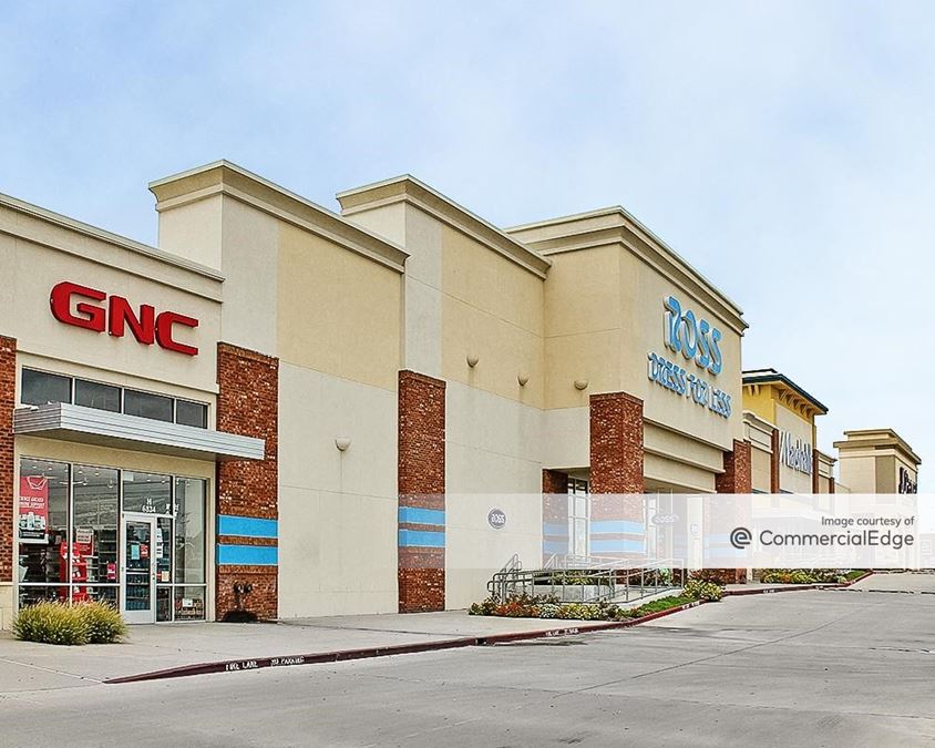 6834 Wesley Street, Greenville, TX 75402