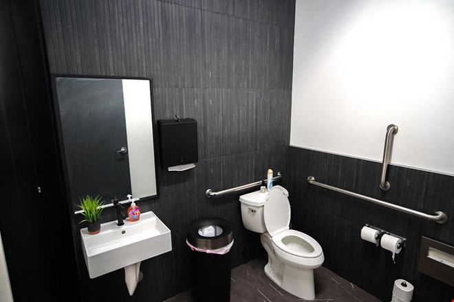 Executive Suites - 8989 W Flamingo Rd
