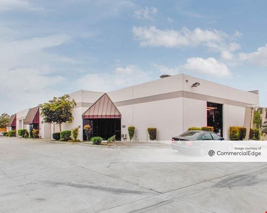 Fullerton Airport Commerce Center