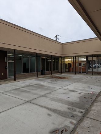 Burton Hollow Plaza