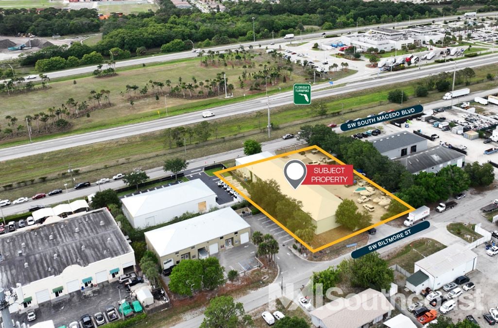 1,250 SF Flex Space Warehouse