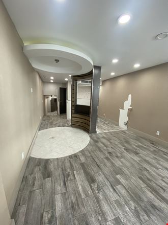 (18) DAZZLING/TURN KEY SPA, SALON/ RETAIL STORE/ 46 EAST (Midtown East)