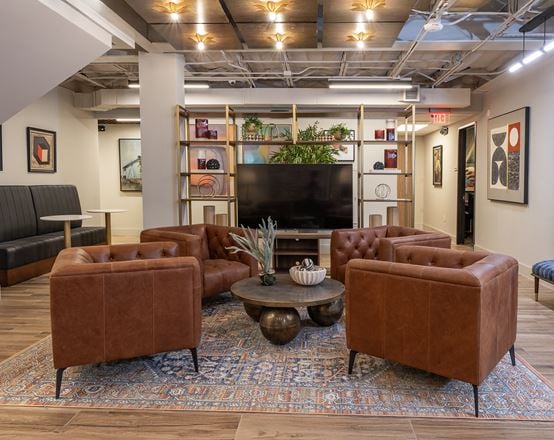 Braun Enterprises - Urban Office - River Oaks