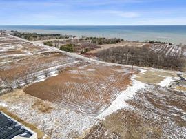 Lakeshore Dr
