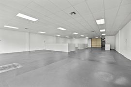 For Lease | Versatile Commercial Building with Bonus Warehouse Space Potential