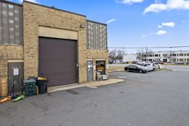 Warehouse with retail exposure to lease