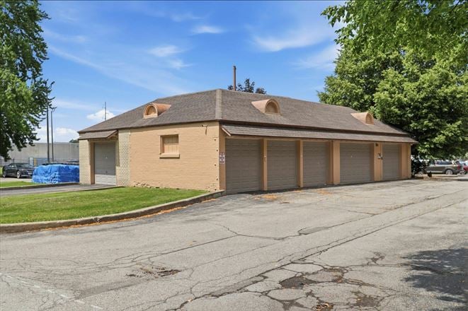 400 West Ave