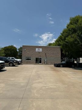 655 Maywood Industrial Garage and Yard