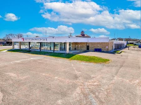 Photo of commercial space at 500 N Beaton St in Corsicana