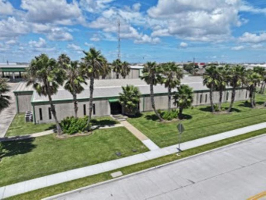 5655 Bear Lane - Bear Lane Plaza