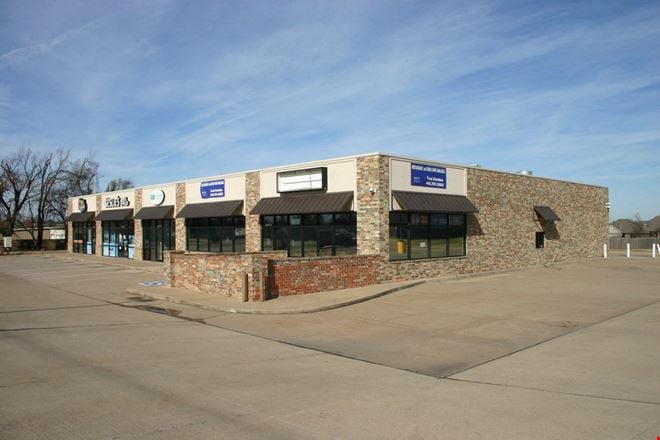 121 E Waterloo Rd - Market at Cedar Lake