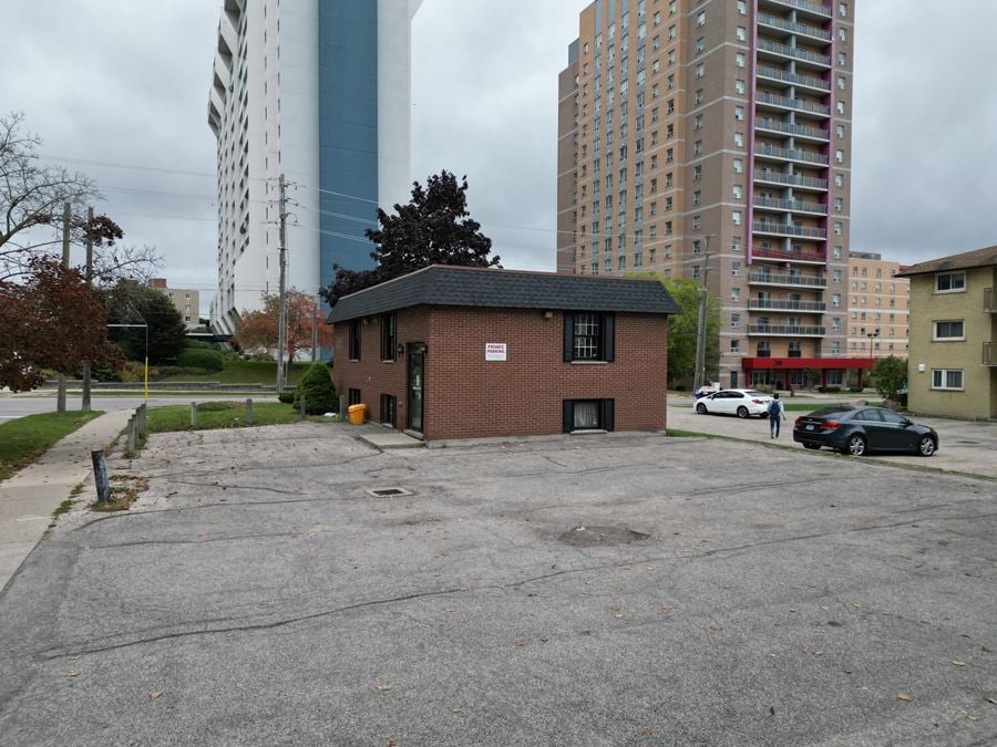 5 Hickory Street E