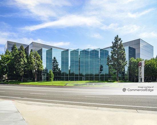Metro Pointe Business Center - 959 South Coast Drive