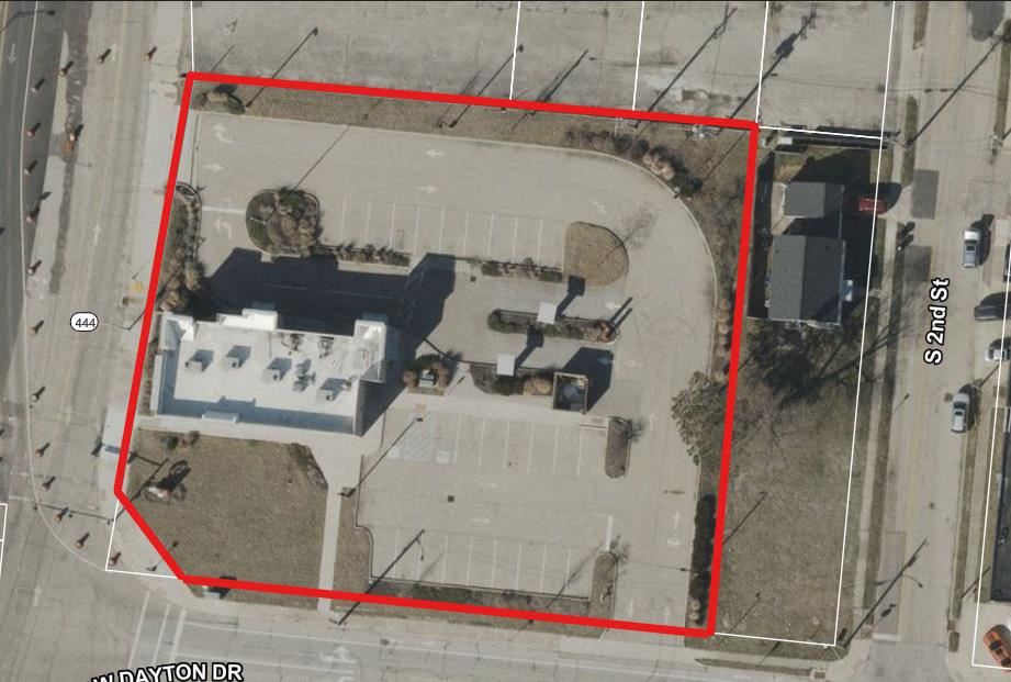 Signalized Corner Lot 0.95+/- Acres - QSR w/Drive Thru