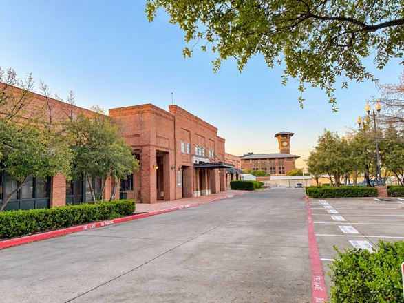 Charming Garden Office Space in Downtown Grapevine