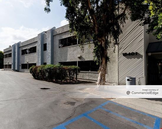Tarzana Professional Center