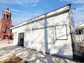 Mixed-Use Freestanding Building on Louisiana Ave