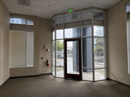 Prominent North Berkeley Corner – Office or Retail Use