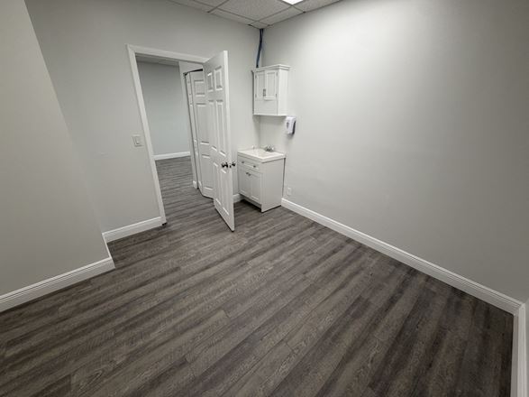 880 SF Suite 207 Professional and Medical Office Space