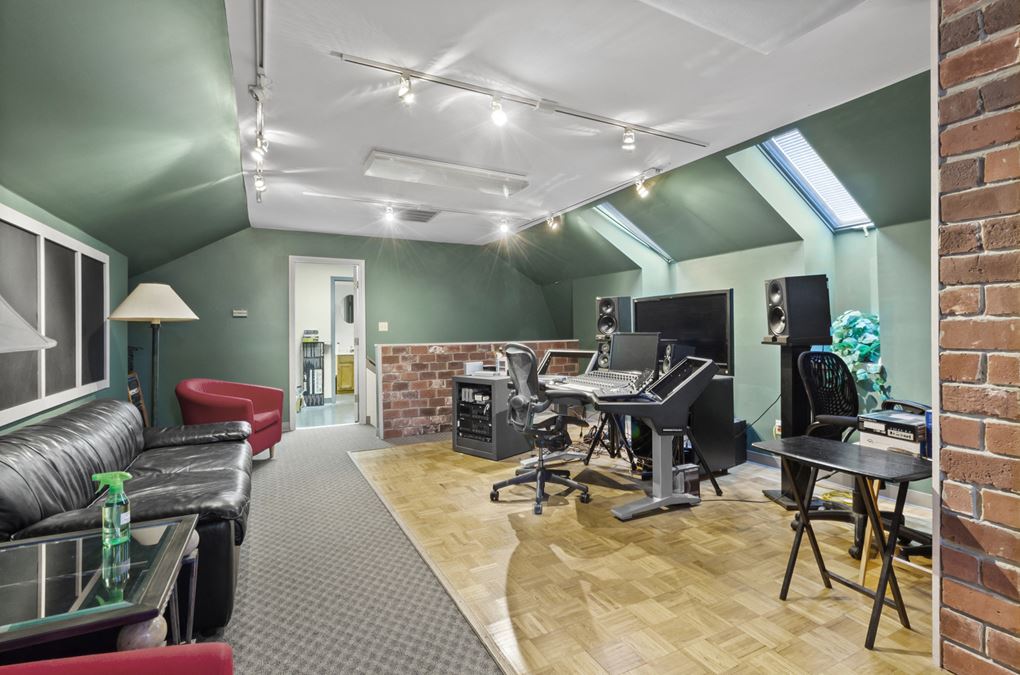 Zionsville Studio Space for Lease