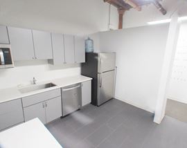 566 W Adams