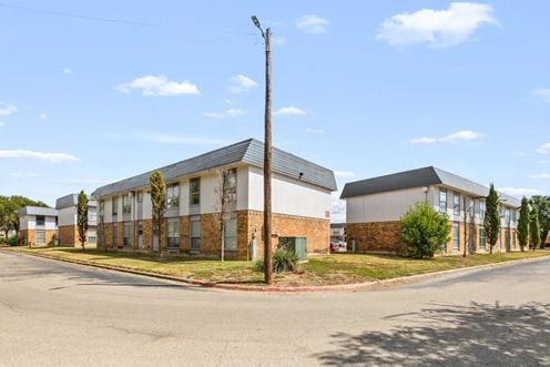 Oak Meadow Villa Apartments | 220 Units | 54.5% Occupied