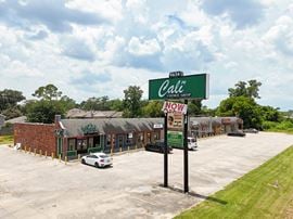Salon Suite at Retail Convenience Center for Lease