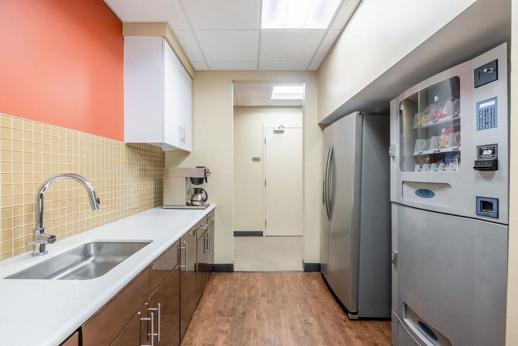 Miracle Mile Plaza, Vero Beach FL CommercialCafe