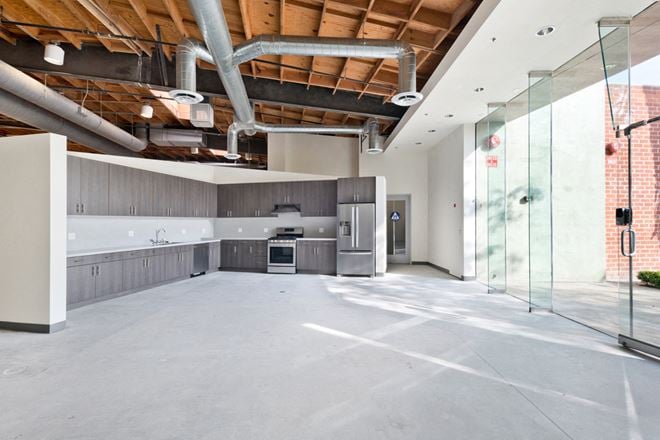 10113 Jefferson Blvd