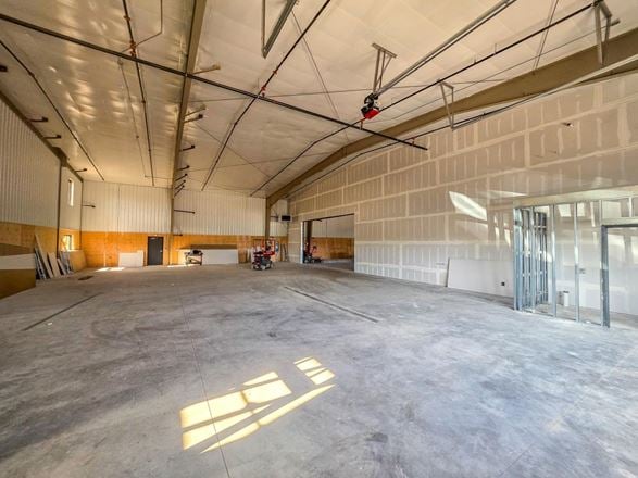 Industrial Warehouse Suites Near E Mall Dr