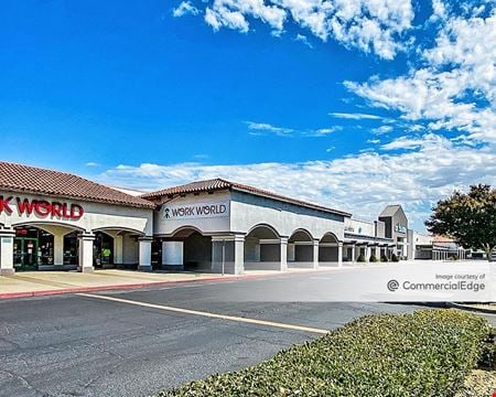 Retail space for Rent at 1075 Shaw Avenue in Clovis