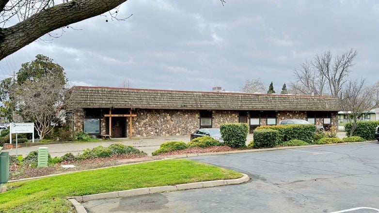 Roseville Commercial Building on high traffic artery