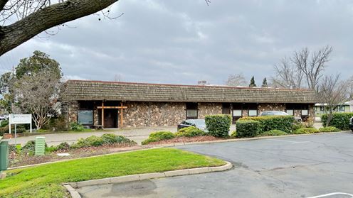 Roseville Commercial Building on high traffic artery