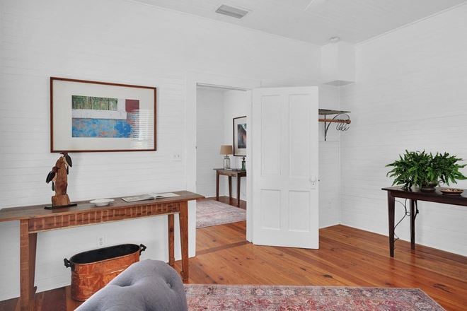 260 W KING ST