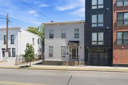 Office Building with Mixed Use Zoning in Washington DC For Sale