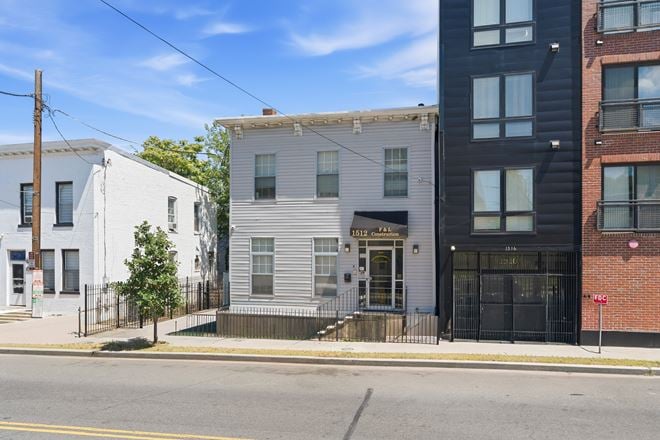 Office Building with Mixed Use Zoning in Washington DC For Sale